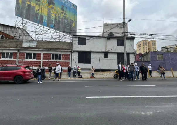 Bloquean transportistas vialidades en Edomex