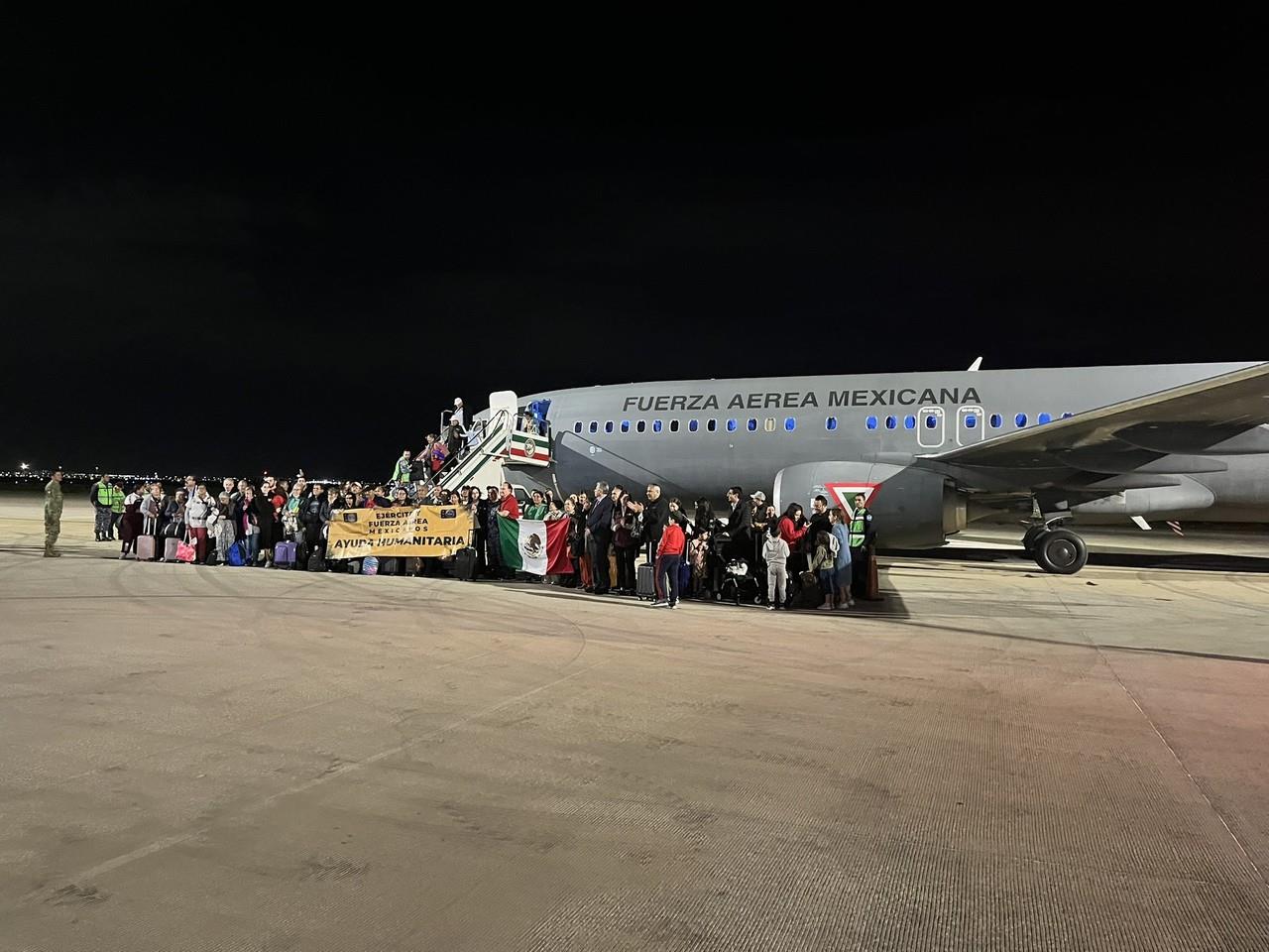 Regreso a casa: 135 connacionales repatriados de Israel llegan a México. Foto: @ReyCNN