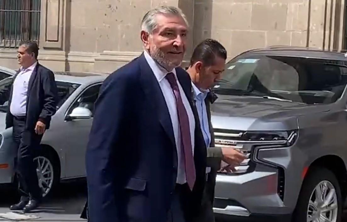 Adán Augusto López reaparece con un nuevo Look en su encuentro con AMLO. Foto: Captura de pantalla