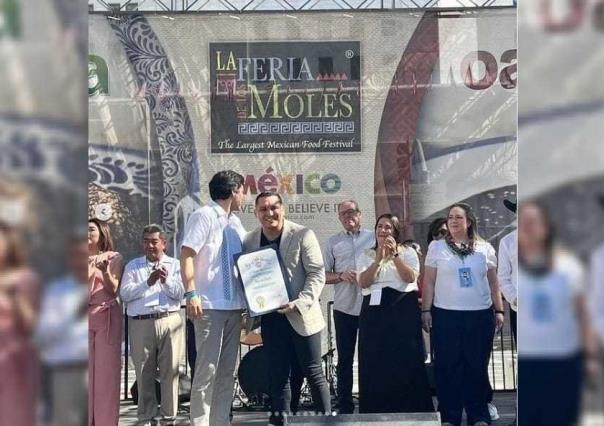 Edwin Luna recibe reconocimiento Fuerza Migrante en Los Ángeles