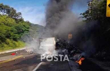 Se incendia tráiler en la Supercarretera; se desconoce saldo