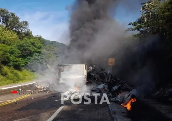 Se incendia tráiler en la Supercarretera; se desconoce saldo