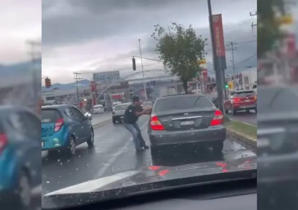 VIDEO: Forcejea hombre con conductora en Ixtapaluca; portaban un desarmador