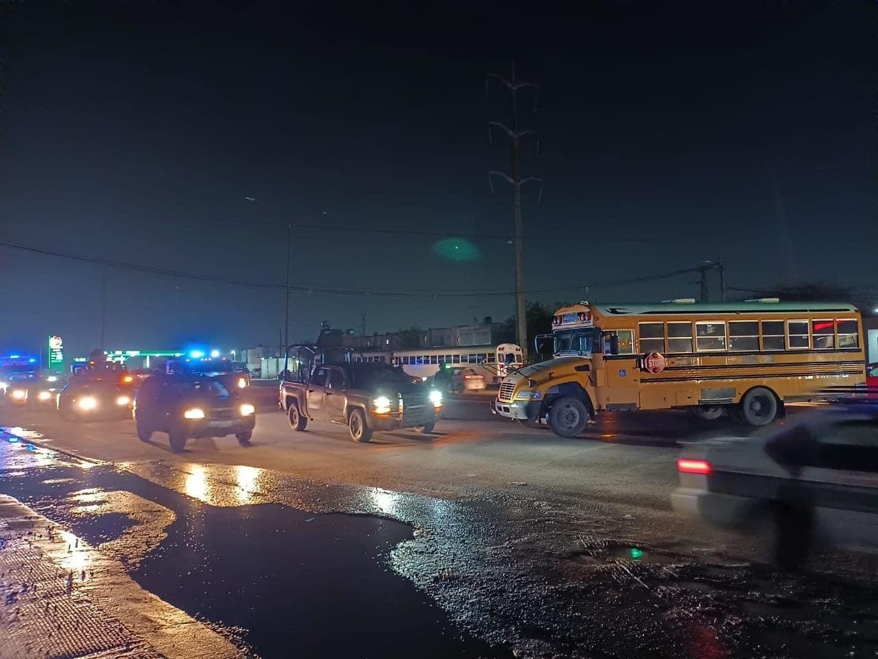 Los bloqueos se registraron como respuesta a las acciones de la Guardia Estatal que repelió el ataque de civiles armados a bordo de varias camionetas sobre la citada carretera, a la altura del ejido La Llorona. Foto: Especial