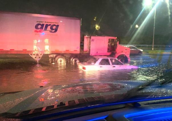 Lluvias intensas provocan cierres viales y encharcamientos