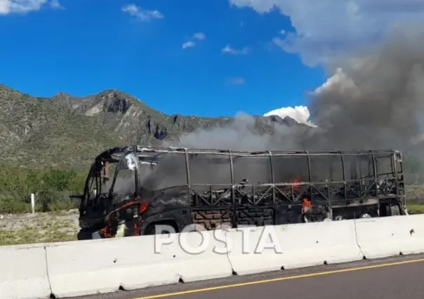 Camión es destruido por aparatoso incendio