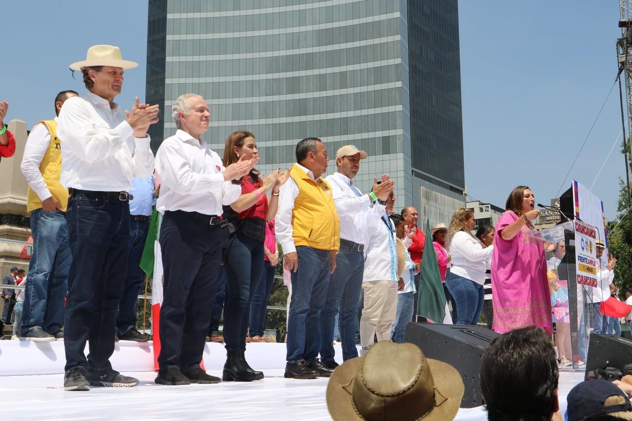 Xóchitl Gálvez nombró a Enrique de la Madrid responsable de las Mesas para construir el proyecto de gobierno del Frente Amplio por México, rumbo a 2024. Foto: Twitter/ @edelamadrid