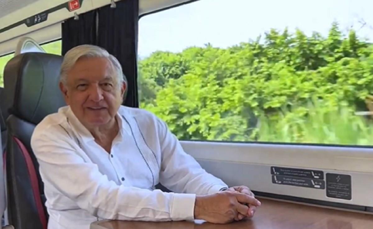 El presidente de México, Andrés Manuel López Obrador, aseguró que el Tren del Itsmo es bastante cómodo. : Twitter @lopezobrador_