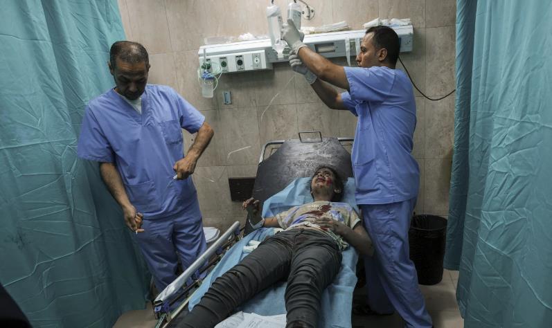 El Ministerio de Salud de Gaza informó de 2.670 palestinos muertos y 9.600 heridos desde que comenzaron los combates.Foto. AP