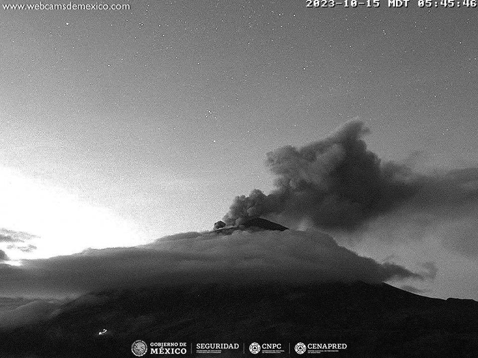 La actividad del Popo se mantuvo por segundo día consecutivo con exhalaciones de vapor de agua, vapor y ceniza; la alerta volcánica se mantiene en amarillo Fase 2. Foto: PC de Edomex.