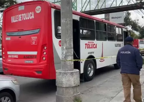 Asaltan a balazos transporte de pasajeros, hay dos heridos en Toluca