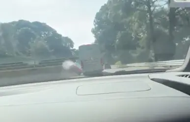 VIDEO: Conductor de auto deportivo causa accidente en la México Cuernavaca