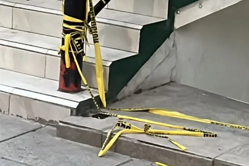 Al momento de arribar al lugar la policía de Monterrey, los trabajadores del bienestar negaron que hubiera robo situación que es investigada. Foto: Raymundo Elizalde.