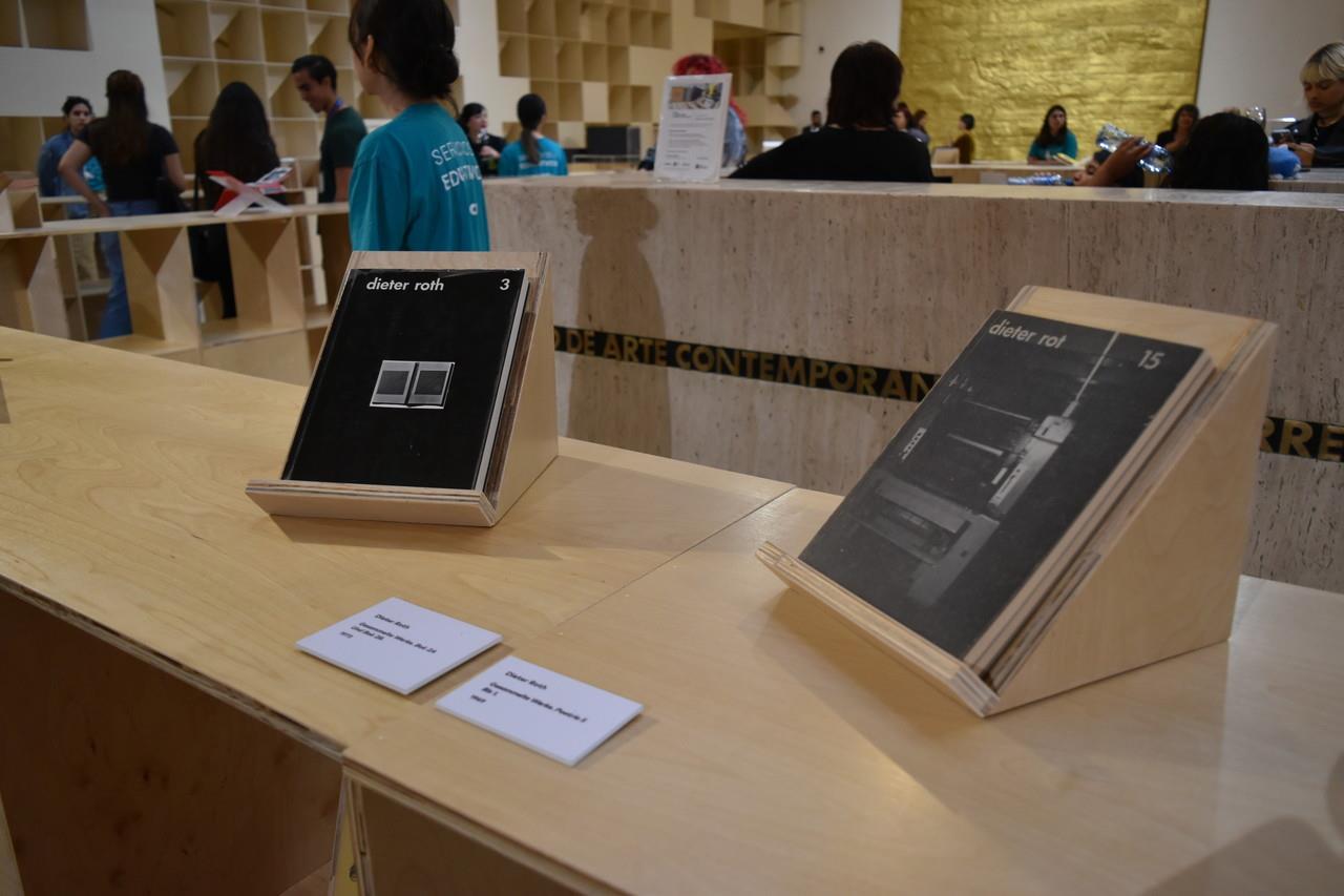 Poetas deleitan con versos sobre género, cultura y migración en MARCO