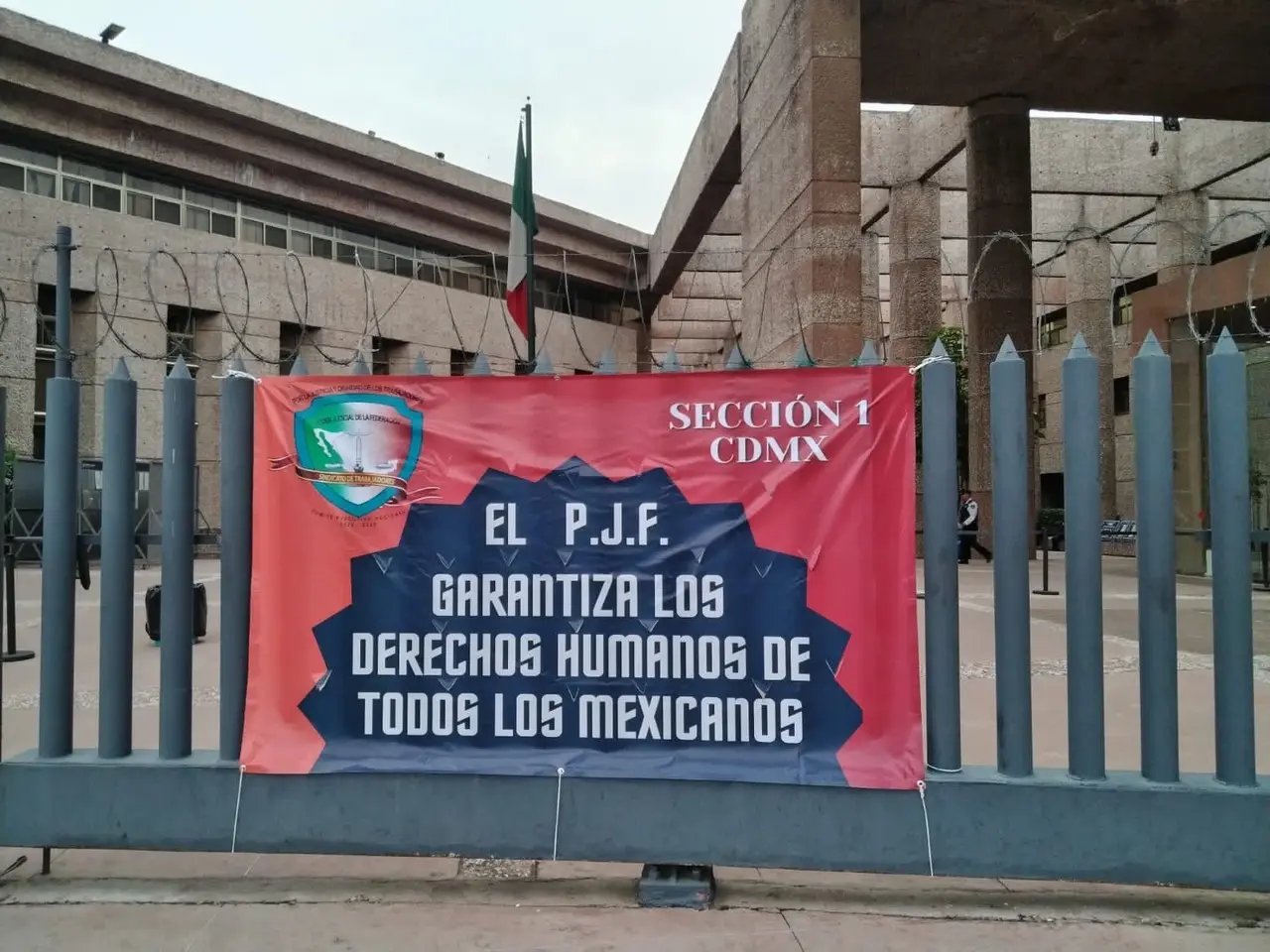 Protestan trabajadores del Poder Judicial contra desaparición de 13 fideicomisos