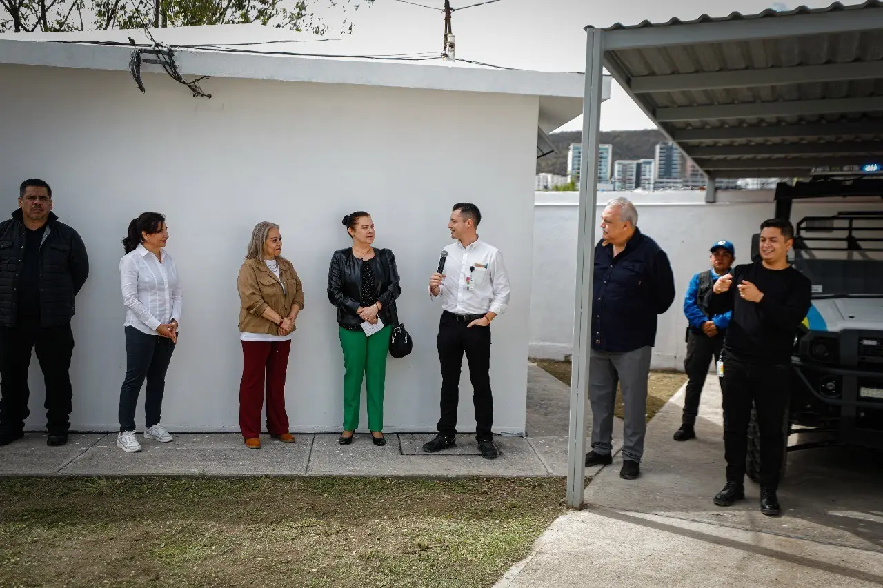 Entrega Colosio caseta de vigilancia renovada en Colinas de San Jerónimo