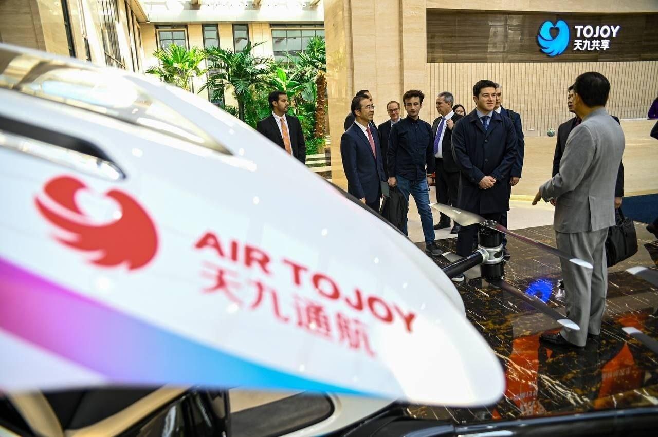 Arranca Samuel García gira en Beijing, China; busca atraer empresas renovables