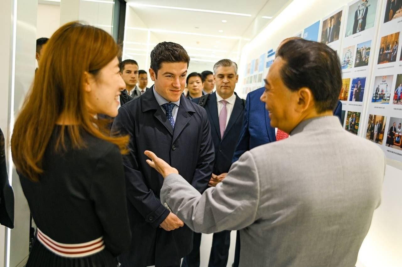Arranca Samuel García gira en Beijing, China; busca atraer empresas renovables