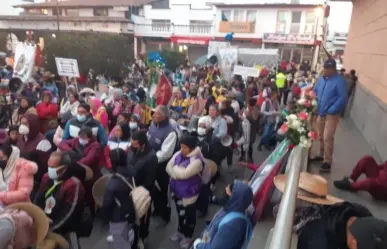 Sale peregrinación de Atlacomulco rumbo a Basílica de Guadalupe en CDMX