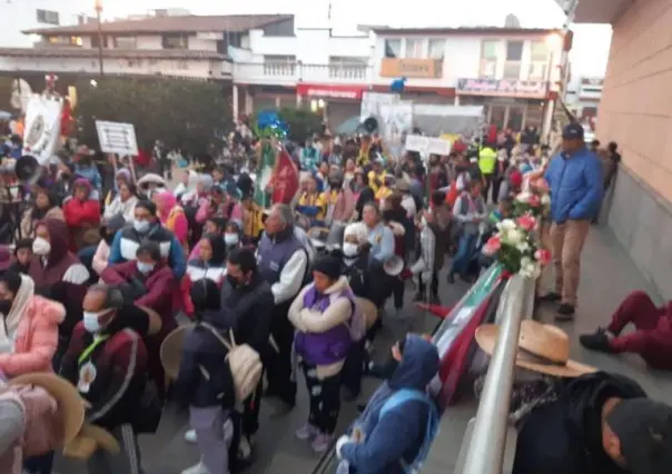 Sale peregrinación de Atlacomulco rumbo a Basílica de Guadalupe en CDMX