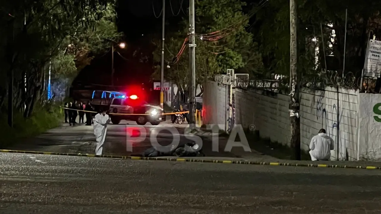 El crimen ocurrió sobre las avenidas Juárez y Xochimilco, en donde al arribar las autoridades que llegaron a la zona encontraron a la persona sin vida. Foto: Raymundo Elizalde.