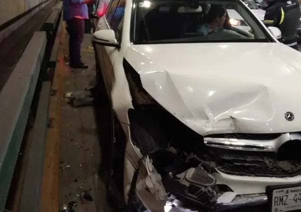 Accidente colapsa vialidad en túnel de la Loma Larga