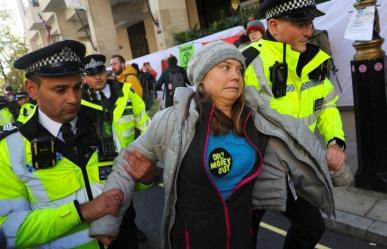 Detienen a Greta Thunberg durante manifestaciones contra petroleras en Londres