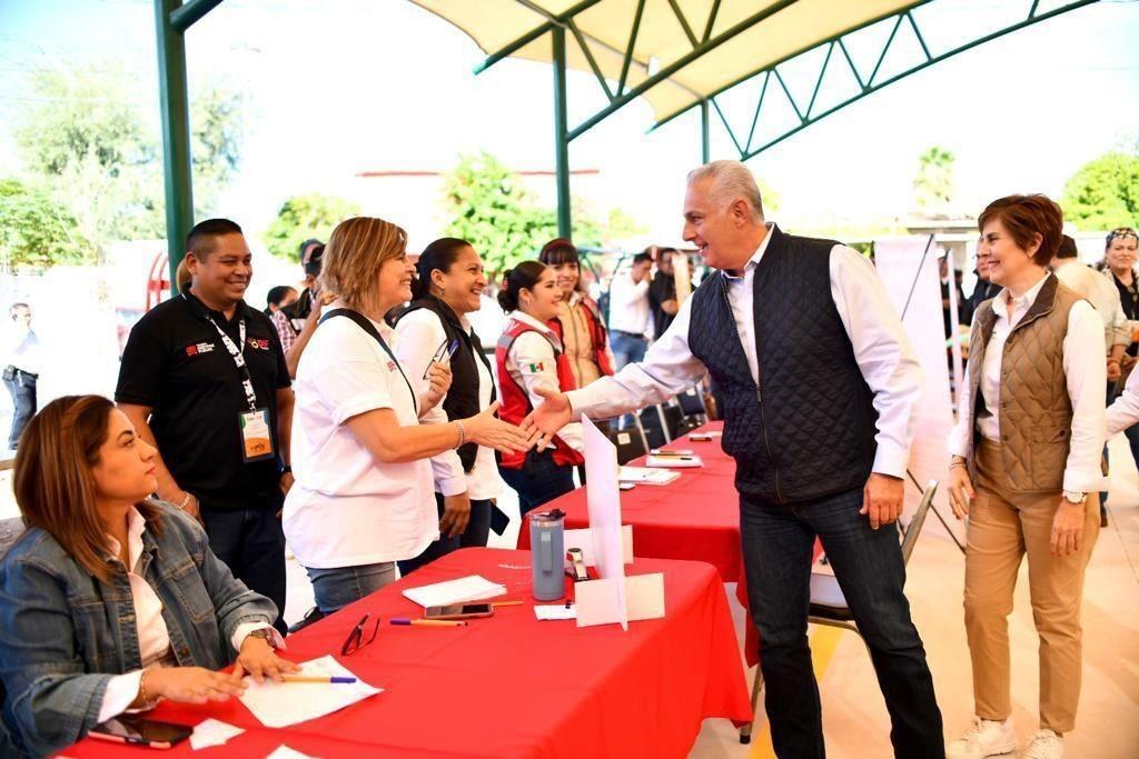 El alcalde de Torreón acudió al ejido Ignacio Allende a entregar obras de rehabilitación.