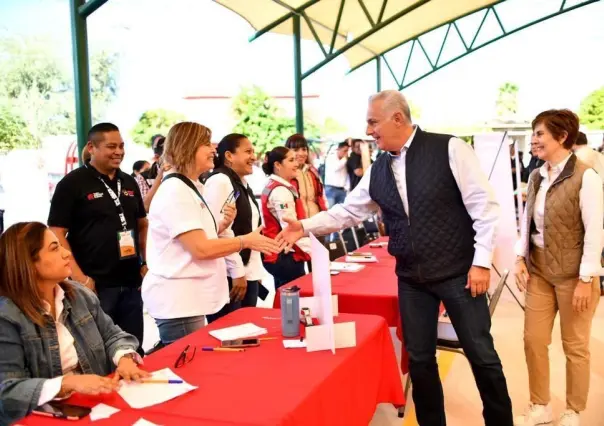 Entrega alcalde de Torreón techumbre y obras en plaza de ejido Allende