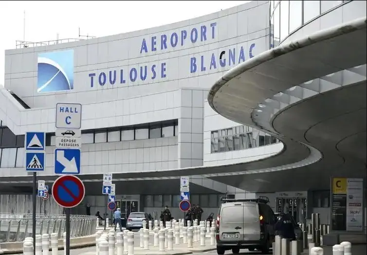 Francia ha elevado su nivel de amenaza de ataque al más alto. Aeropuerto de Toulouse en una imagen de archivo AFP