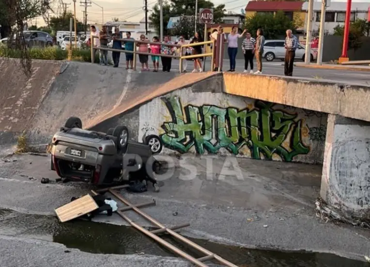 Cae automovilista al arroyo Talaverna