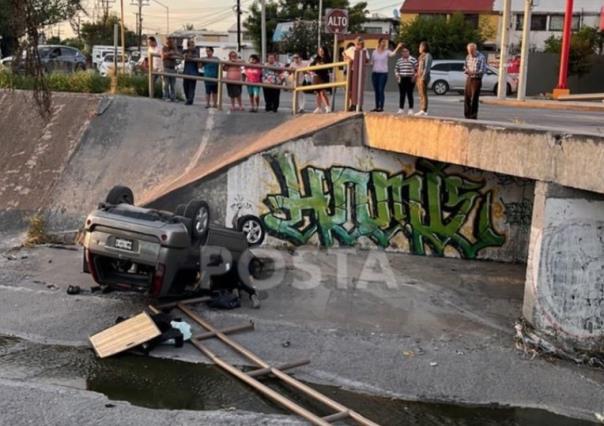 Cae automovilista al arroyo Talaverna