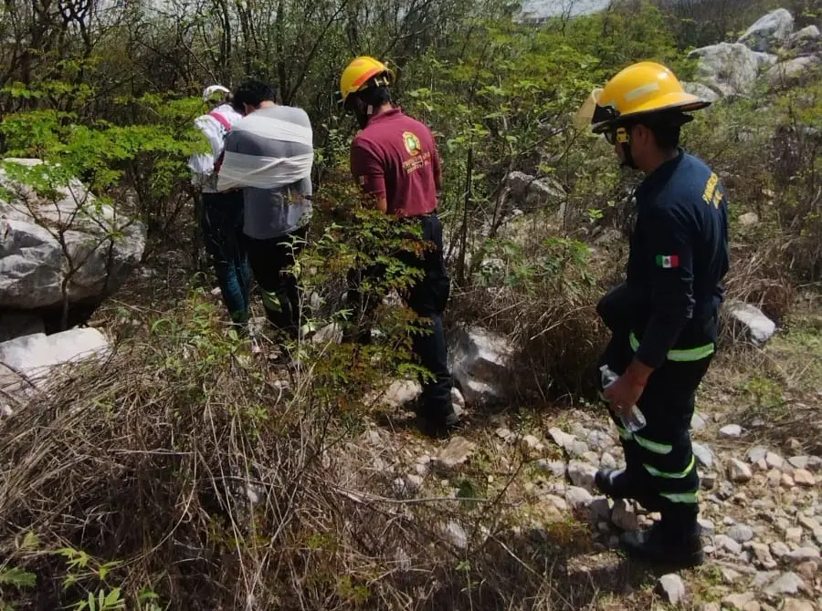 Rescate de senderista lesionado tras resbalar en el Cerro del Topo Chico