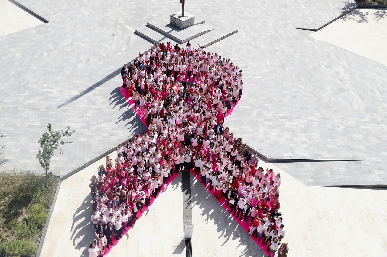 San Lázaro se une en lazo rosa por en apoyo al Cáncer de Mama. Foto: CS  Cámara de Diputados