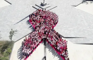 San Lázaro se une en lazo humano rosa por en apoyo al Cáncer de Mama