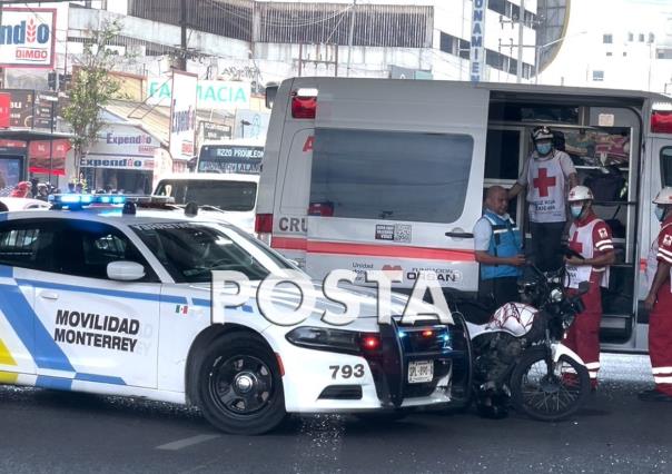 Repartidor de comida resulta lesionado en accidente vial en Monterrey