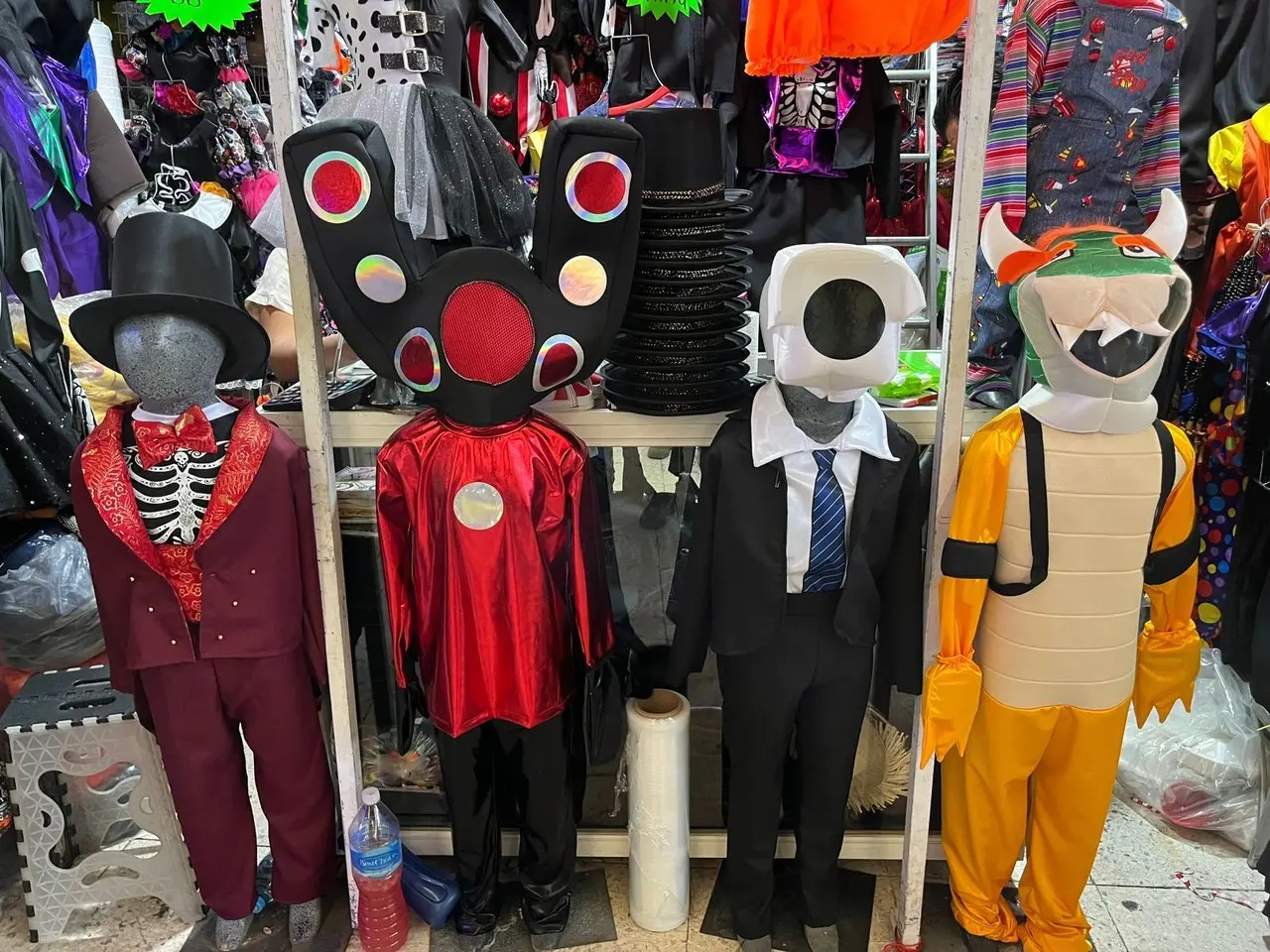 En el mercado de Sonora encontrará todo tipo de disfraces y de costos muy variados. Foto: Israel Lorenzana