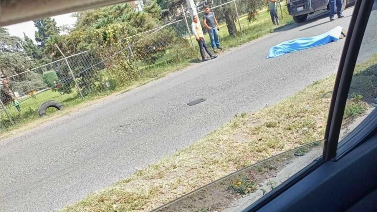 El hombre intentó cruzar tres carriles de la México-Querétaro en Huixquilucan. Foto:  Redes Sociales