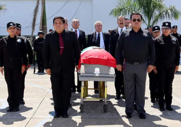 Rinden honores a policía muerto tras enfrentamiento en San Fernando, Tamaulipas