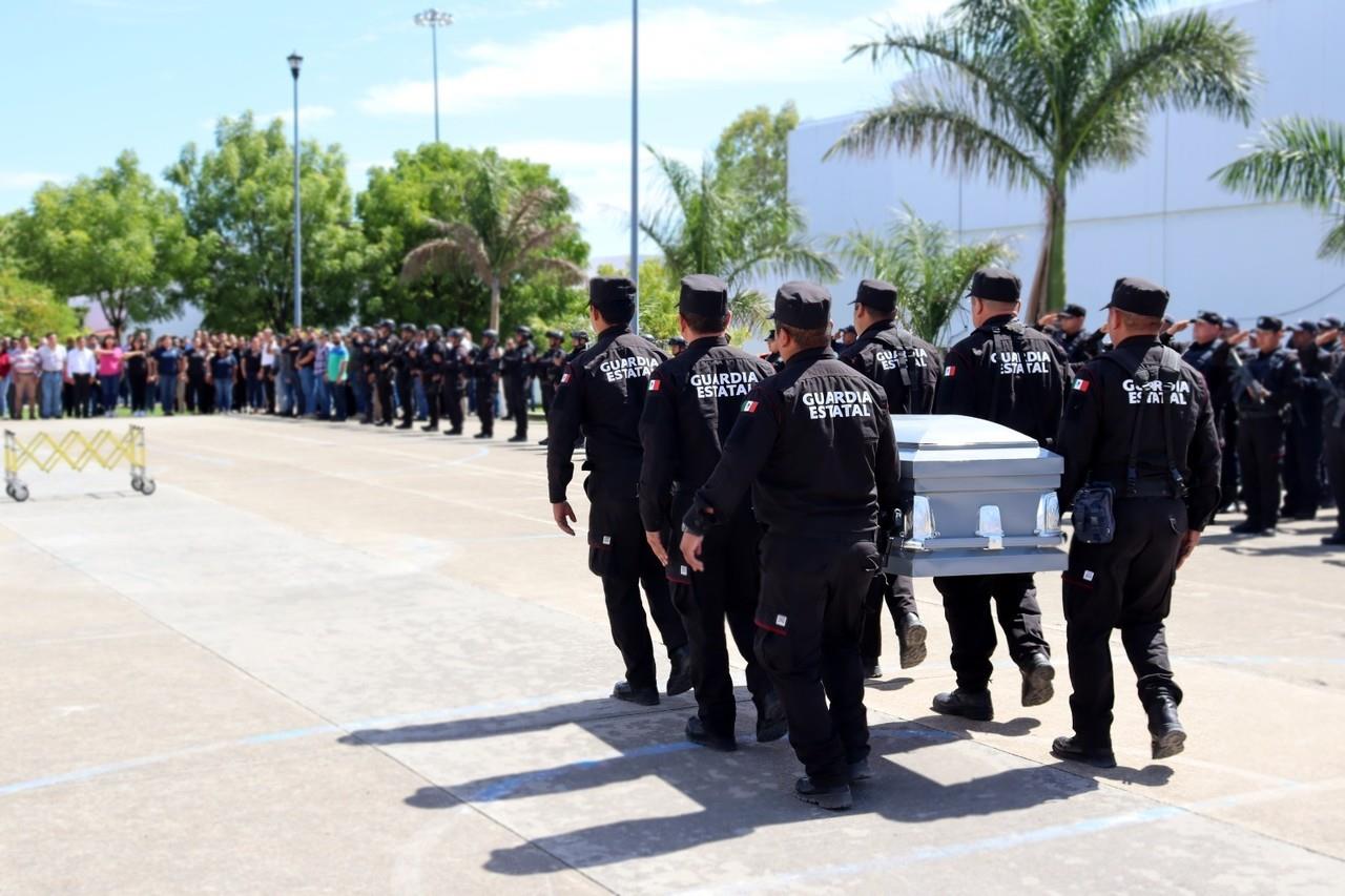 Rinden honores a policía muerto tras enfrentamiento en San Fernando, Tamaulipas