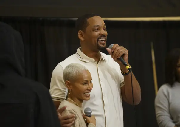 ¿Leal caballero o ...? Will Smith acompaña a Jada Pinket a presentación de libro