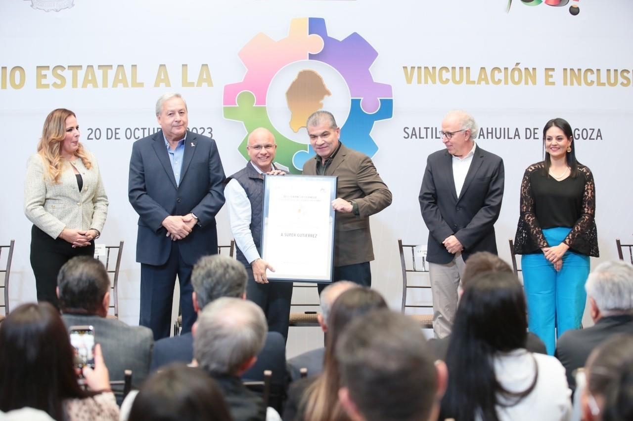 El gobernador realizó la entrega en el Palacio de Gobierno.