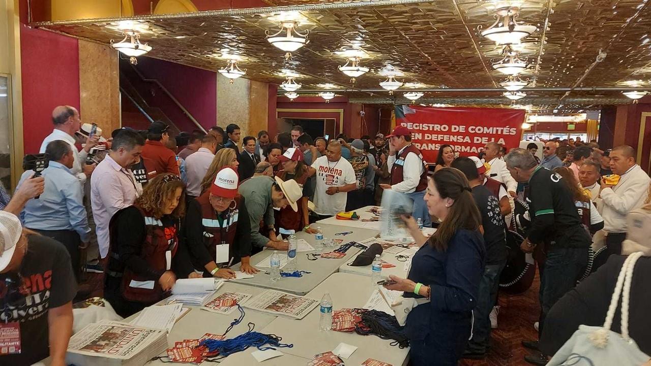 Claudia Sheinbaum se reunió con mexicanos que residen en Los Ángeles y que simpatizan con la 4T, dialogó sobre los programas y proyectos que tiene el gobierno. Foto: Pablo González y José Negrete