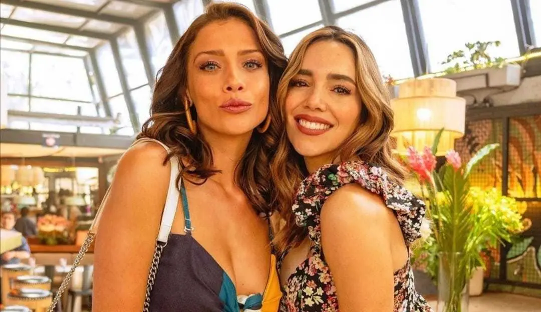 Alejandra Villafañe junto a Carolina Miranda en las grabaciones de Perfil Falso. Foto: Instagram