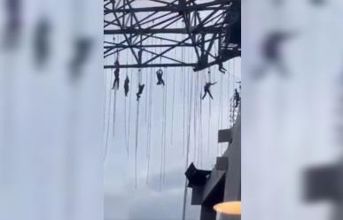 Terror en las alturas: Obreros quedan colgando a 180 metros