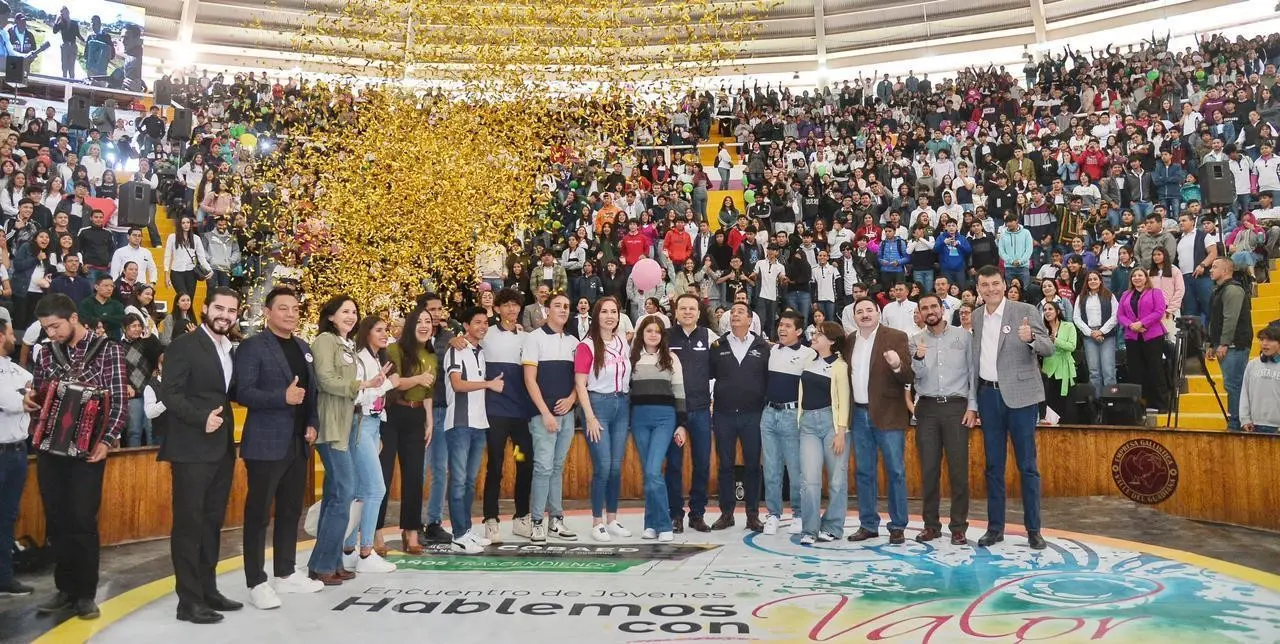 Celebra gobernador junto a 5 mil alumnos el 36 Aniversario del Cobaed