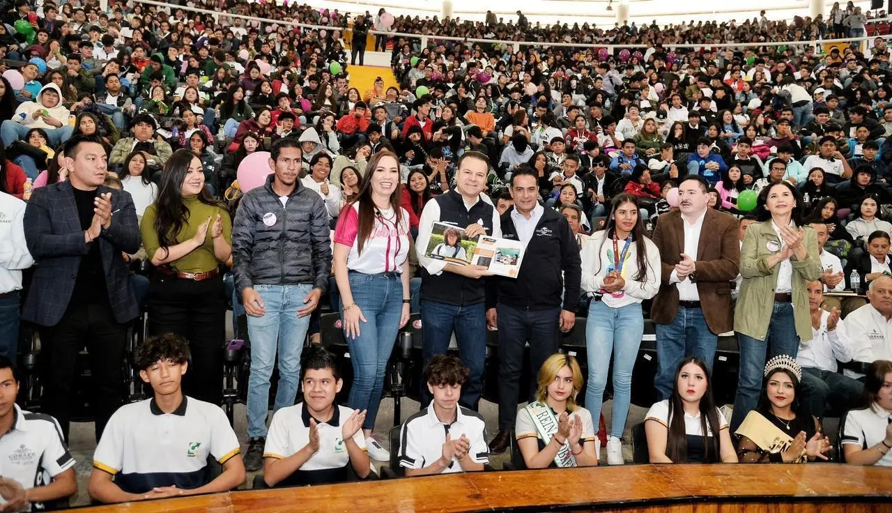 Celebra gobernador junto a 5 mil alumnos el 36 Aniversario del Cobaed