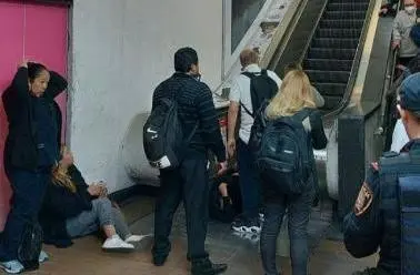 Fallan escaleras del STC Metro y caen 7 mujeres, dos resultan heridas