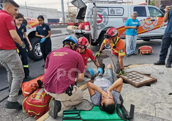 Cae mujer en alcantarilla dañada de Telmex