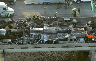 Suman ocho muertos tras choque de 168 autos en Luisiana